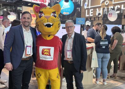 Mascotte Région Normandie avec Lili For Lifre à Vivatech 2025